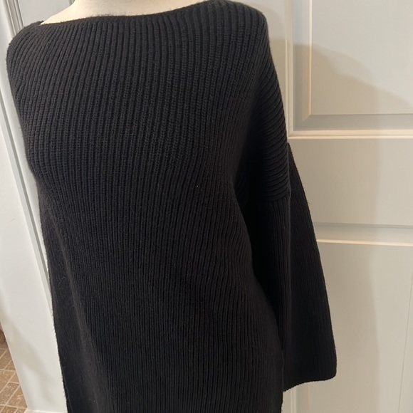 ZARA Single Arm Poncho - Picture 2 of 7